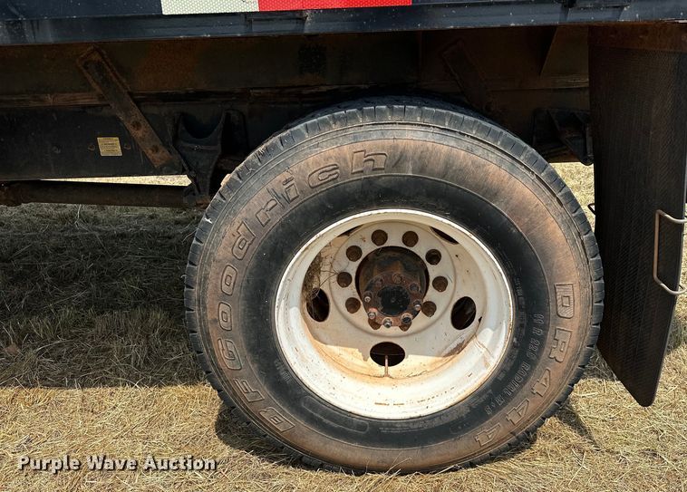 image for item EJ8896 2011 Ford F650 flatbed truck