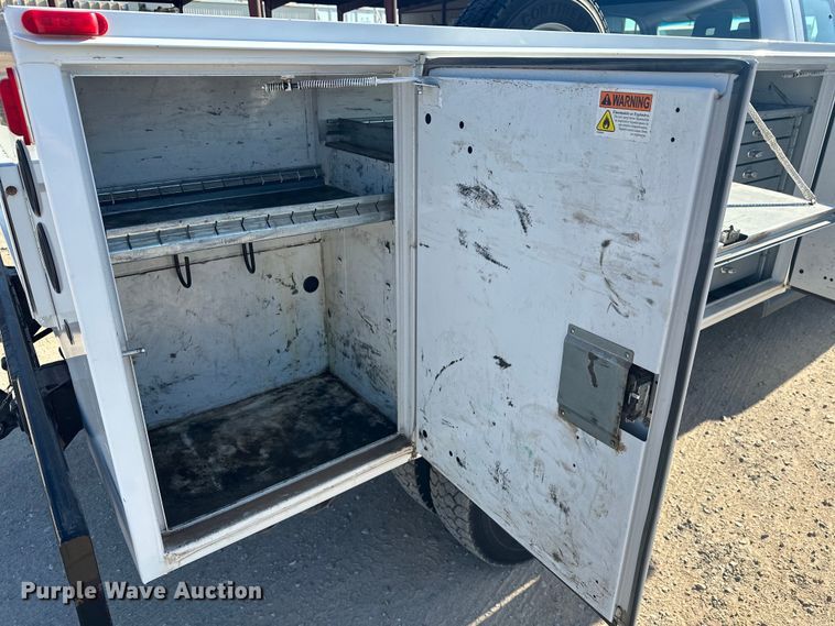 image for item EJ8943 2016 Ford F550 SuperCab utility / service truck 