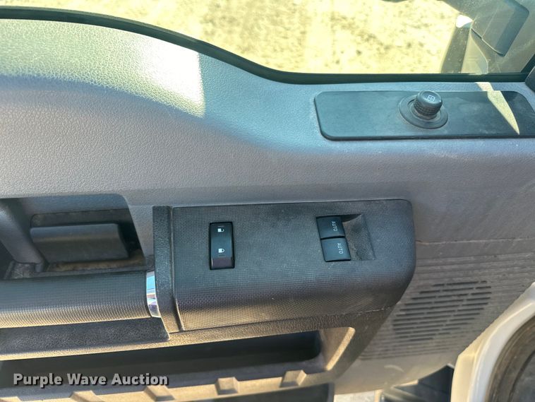 image for item EJ8943 2016 Ford F550 SuperCab utility / service truck 