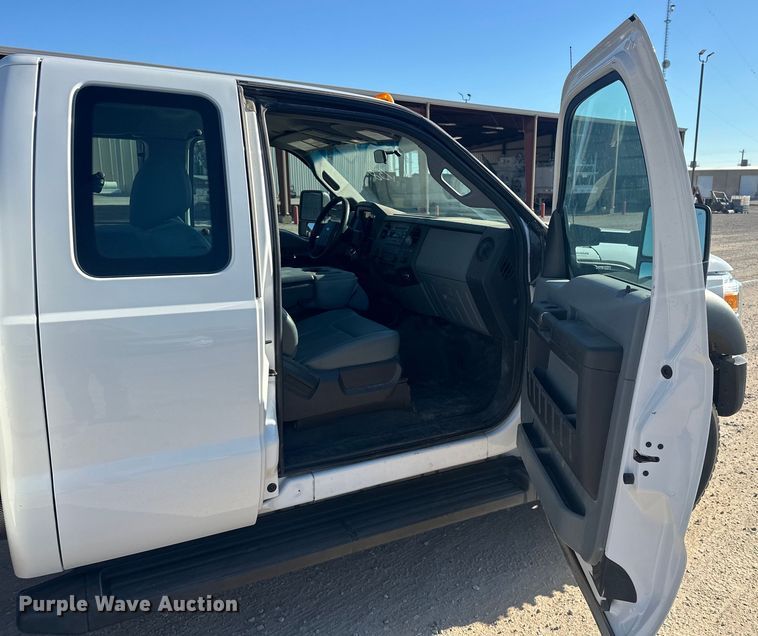 image for item EJ8943 2016 Ford F550 SuperCab utility / service truck 