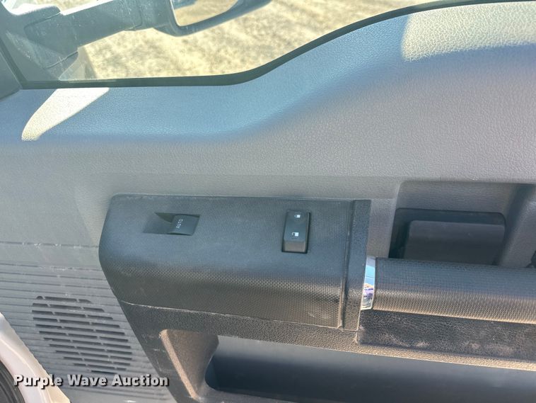 image for item EJ8943 2016 Ford F550 SuperCab utility / service truck 