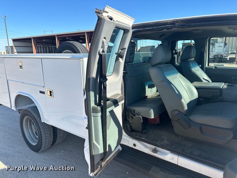 image for item EJ8943 2016 Ford F550 SuperCab utility / service truck 