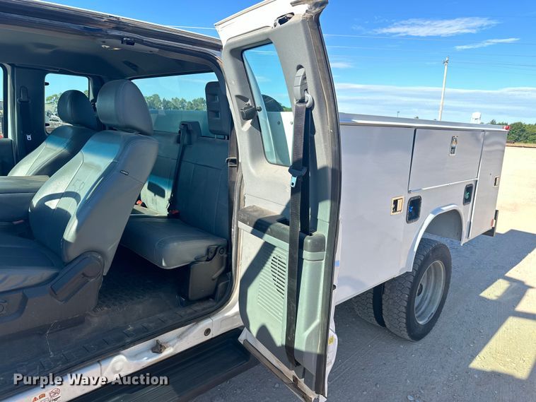 image for item EJ8943 2016 Ford F550 SuperCab utility / service truck 