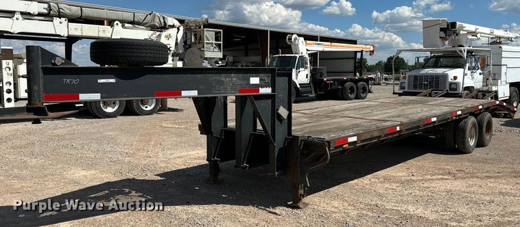 image for item EJ8953 1989 Dovetail 32X8 equipment trailer