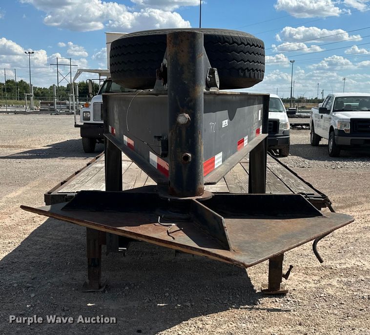 image for item EJ8953 1989 Dovetail 32X8 equipment trailer