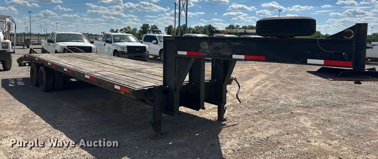 image for item EJ8953 1989 Dovetail 32X8 equipment trailer