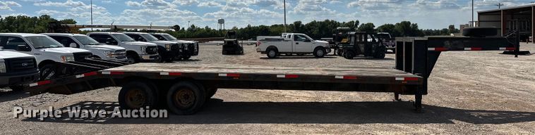 image for item EJ8953 1989 Dovetail 32X8 equipment trailer