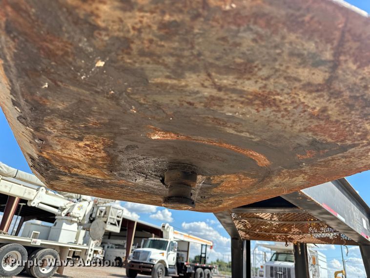 image for item EJ8953 1989 Dovetail 32X8 equipment trailer