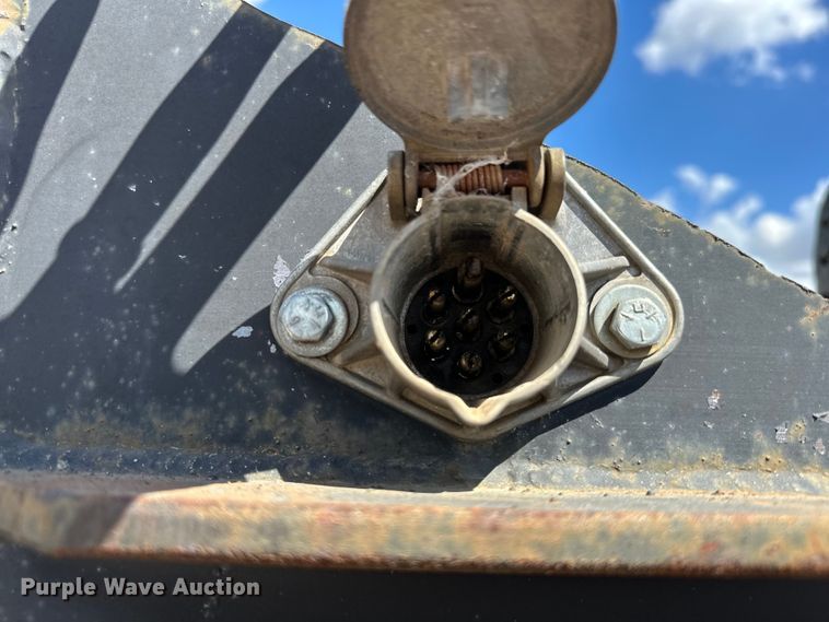 image for item EJ8953 1989 Dovetail 32X8 equipment trailer