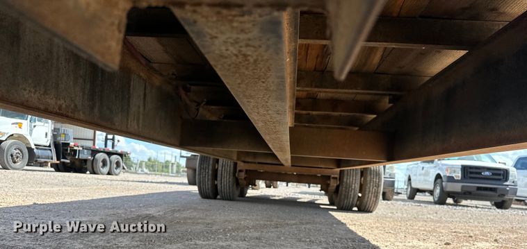 image for item EJ8953 1989 Dovetail 32X8 equipment trailer