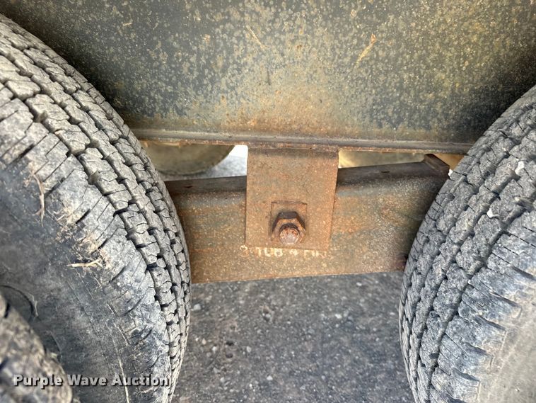 image for item EJ8953 1989 Dovetail 32X8 equipment trailer