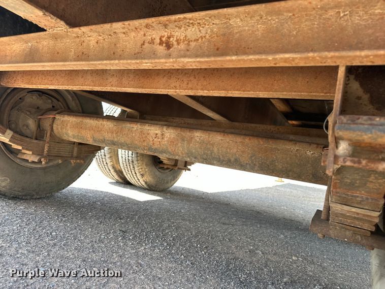 image for item EJ8953 1989 Dovetail 32X8 equipment trailer