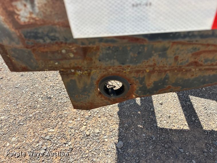 image for item EJ8953 1989 Dovetail 32X8 equipment trailer