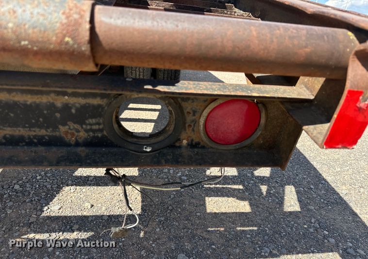 image for item EJ8953 1989 Dovetail 32X8 equipment trailer