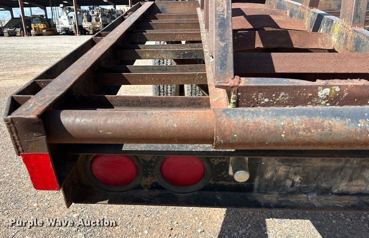 image for item EJ8953 1989 Dovetail 32X8 equipment trailer