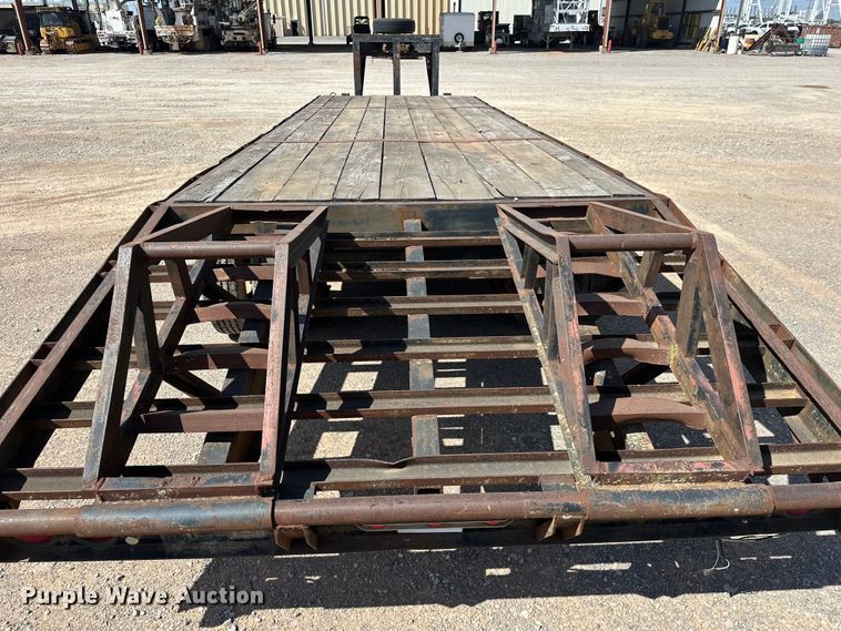 image for item EJ8953 1989 Dovetail 32X8 equipment trailer