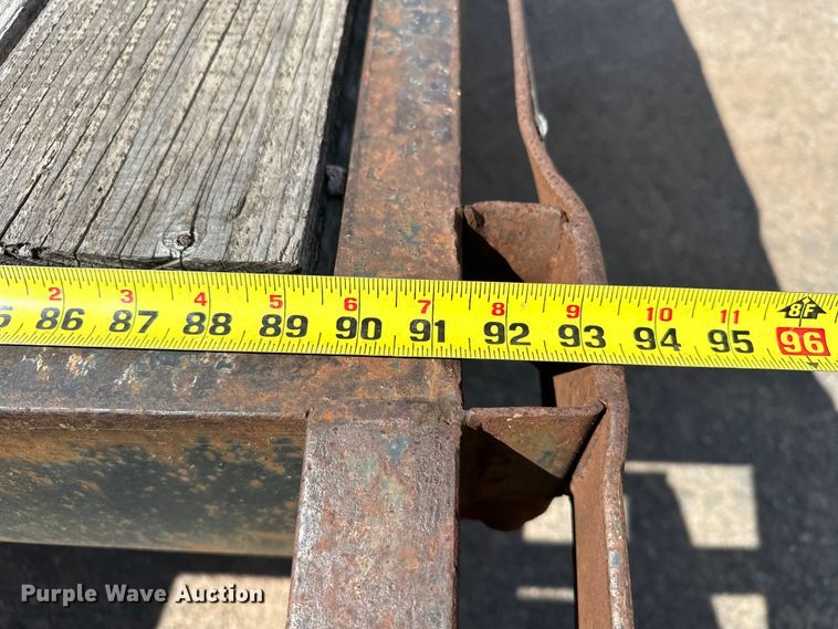 image for item EJ8953 1989 Dovetail 32X8 equipment trailer