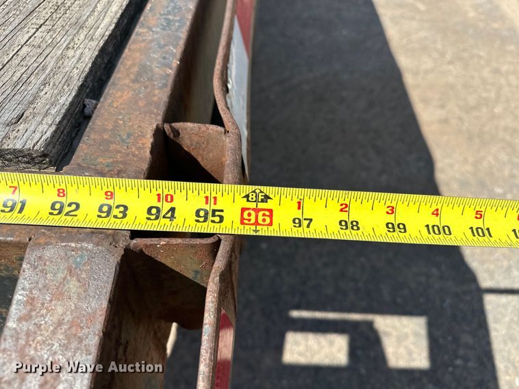 image for item EJ8953 1989 Dovetail 32X8 equipment trailer