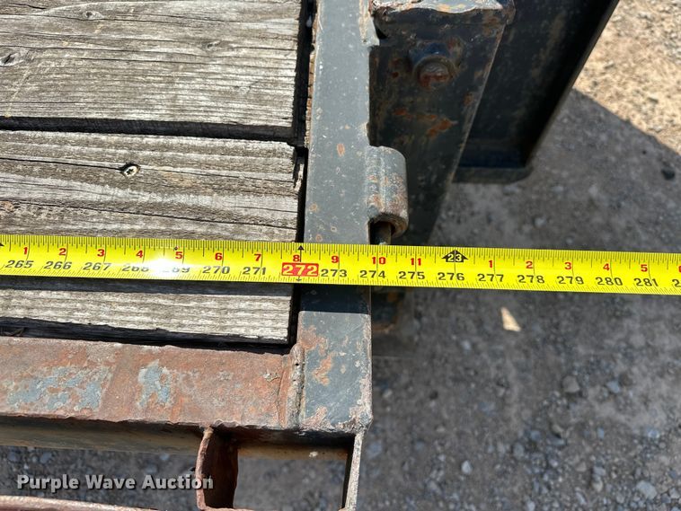 image for item EJ8953 1989 Dovetail 32X8 equipment trailer