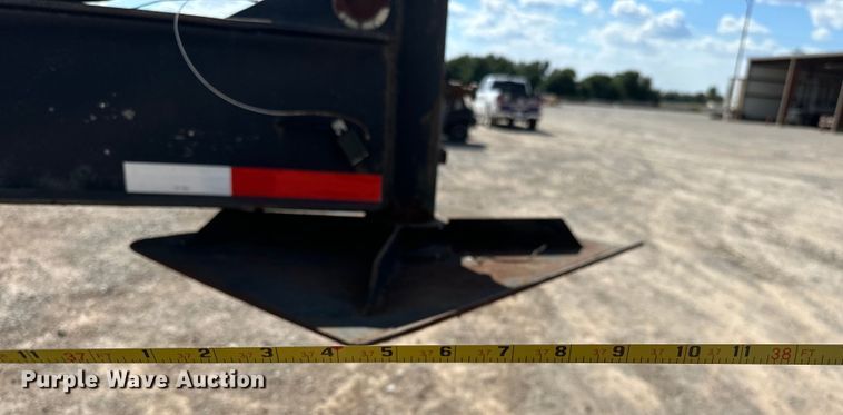 image for item EJ8953 1989 Dovetail 32X8 equipment trailer