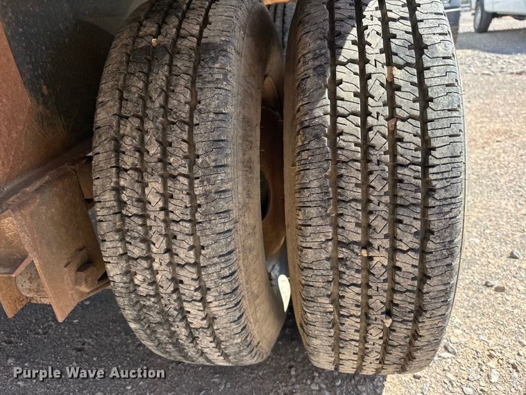 image for item EJ8953 1989 Dovetail 32X8 equipment trailer