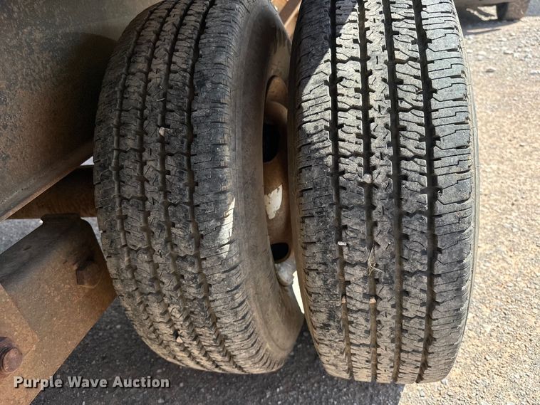 image for item EJ8953 1989 Dovetail 32X8 equipment trailer