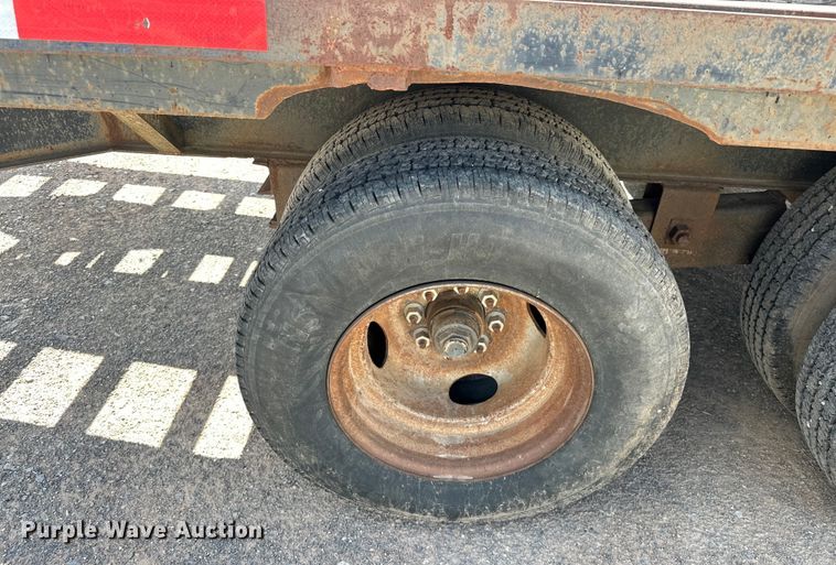 image for item EJ8953 1989 Dovetail 32X8 equipment trailer