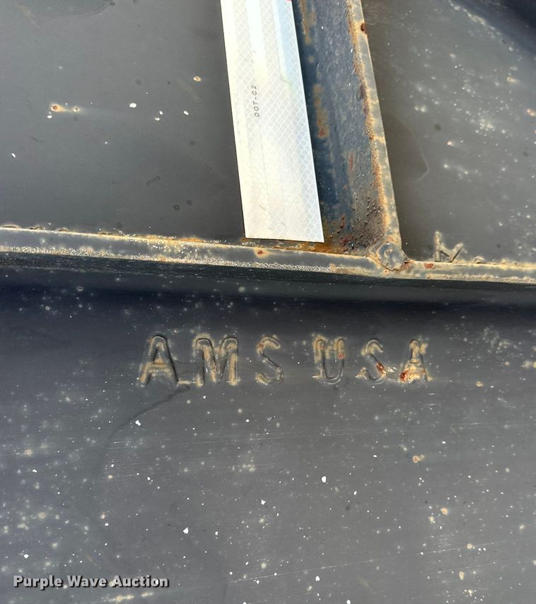 image for item EJ8953 1989 Dovetail 32X8 equipment trailer