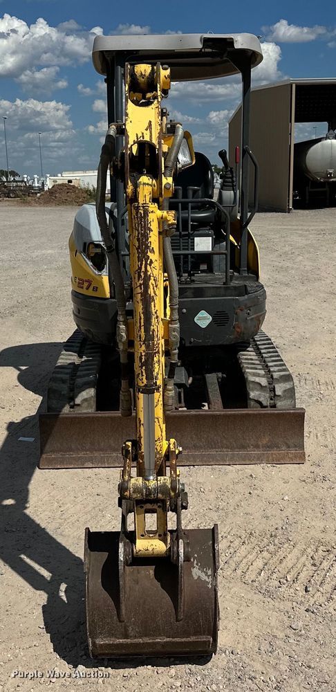 image for item EJ8955 2012 New Holland  E27B mini excavator