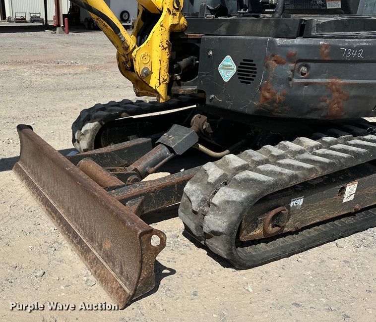 image for item EJ8955 2012 New Holland  E27B mini excavator