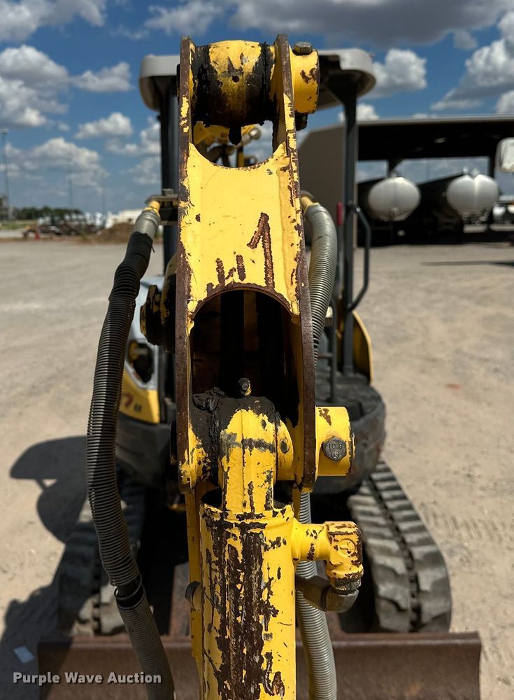 image for item EJ8955 2012 New Holland  E27B mini excavator