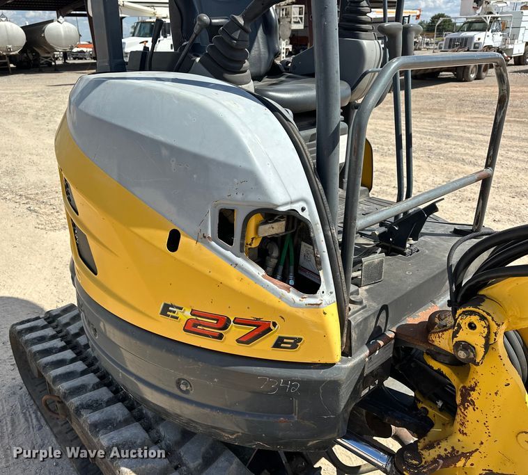 image for item EJ8955 2012 New Holland  E27B mini excavator