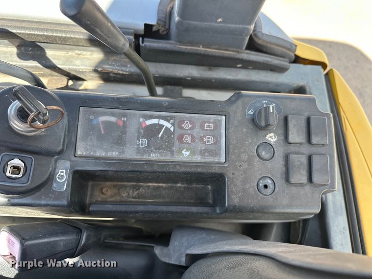 image for item EJ8955 2012 New Holland  E27B mini excavator