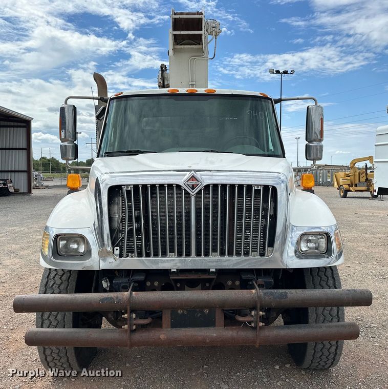 image for item EJ8956 2006 International  7400 crane truck