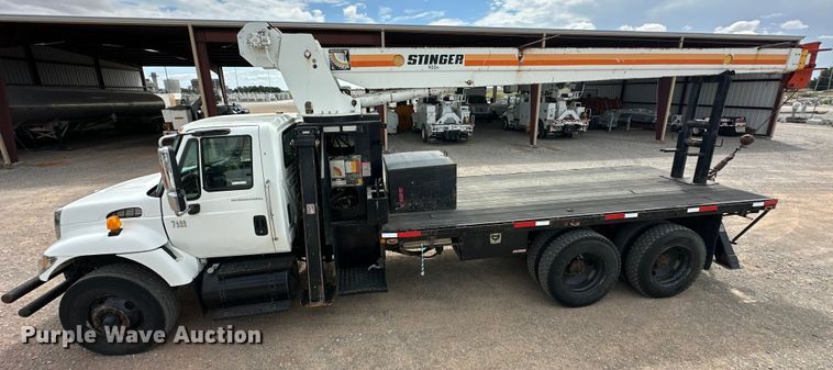 image for item EJ8956 2006 International  7400 crane truck