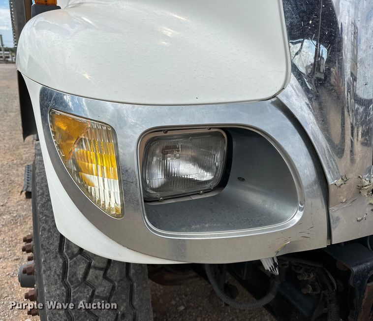 image for item EJ8956 2006 International  7400 crane truck