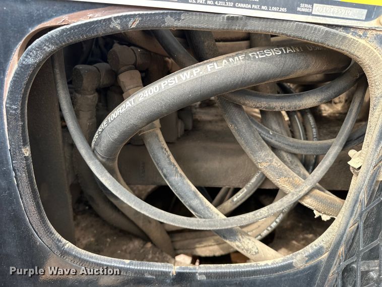 image for item EJ8956 2006 International  7400 crane truck