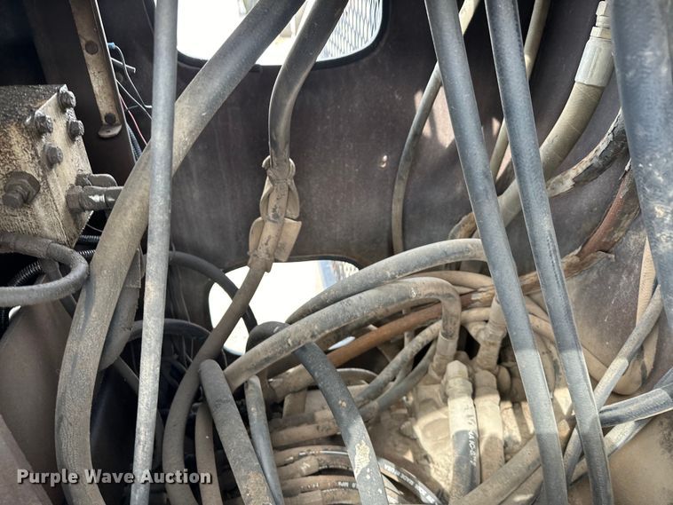 image for item EJ8956 2006 International  7400 crane truck