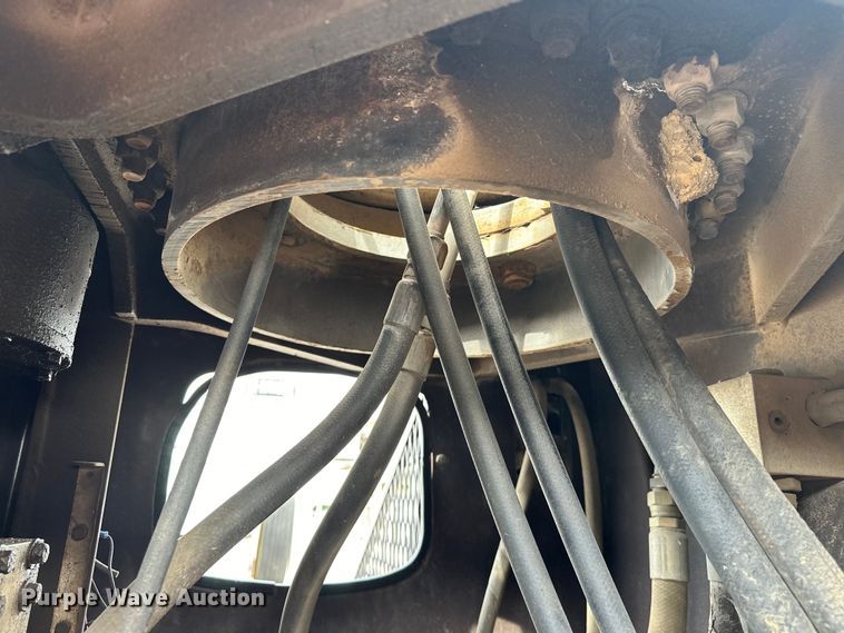 image for item EJ8956 2006 International  7400 crane truck