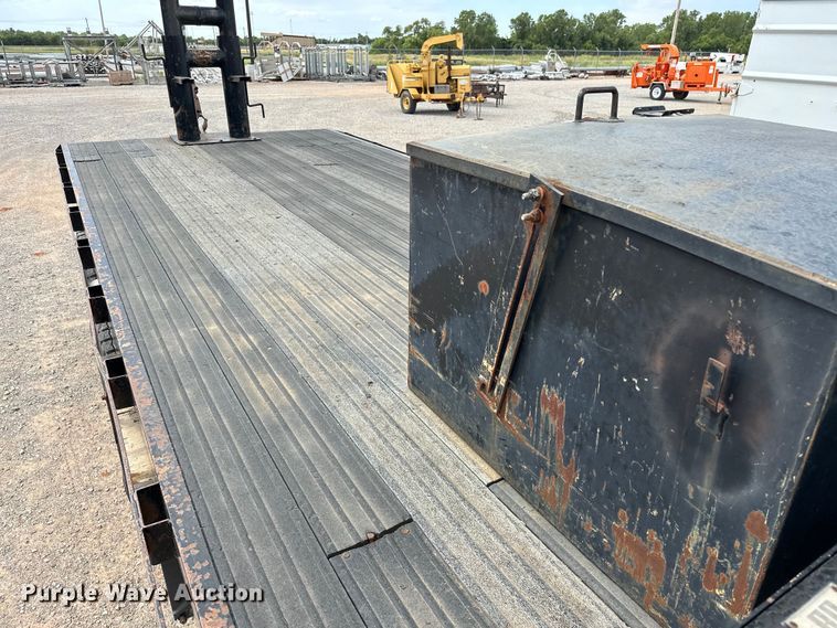 image for item EJ8956 2006 International  7400 crane truck