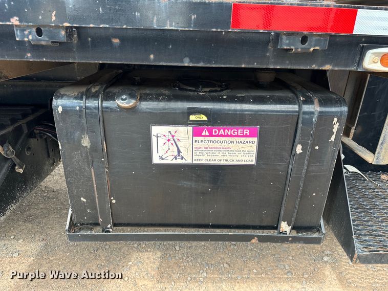 image for item EJ8956 2006 International  7400 crane truck