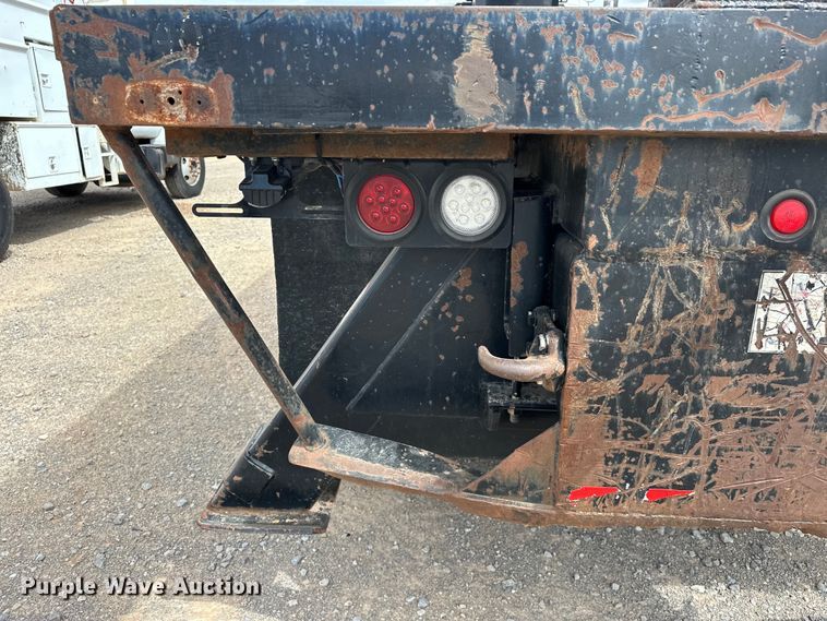 image for item EJ8956 2006 International  7400 crane truck