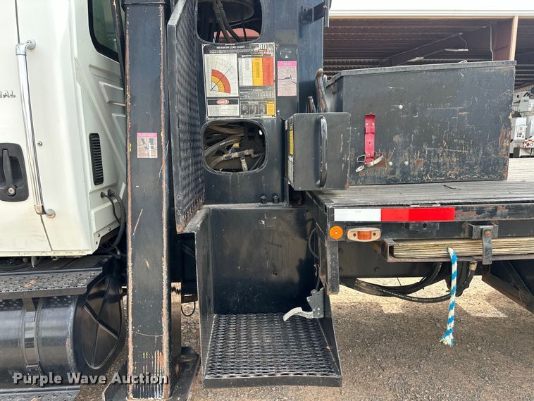 image for item EJ8956 2006 International  7400 crane truck