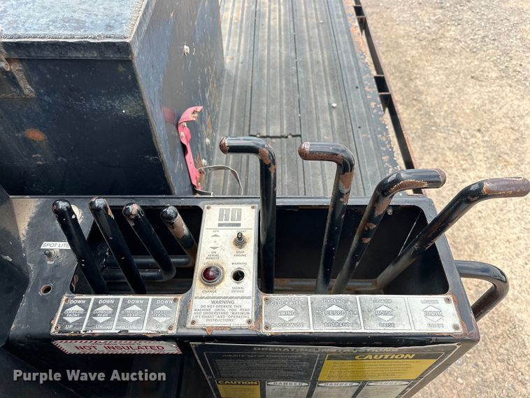 image for item EJ8956 2006 International  7400 crane truck