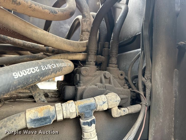 image for item EJ8956 2006 International  7400 crane truck