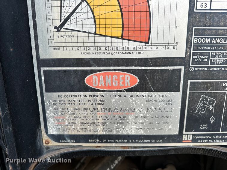 image for item EJ8956 2006 International  7400 crane truck