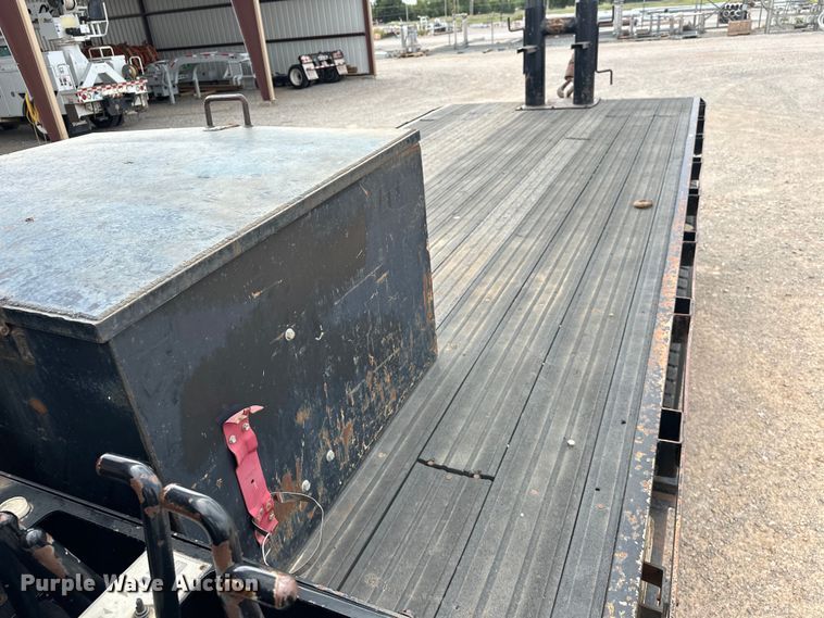 image for item EJ8956 2006 International  7400 crane truck