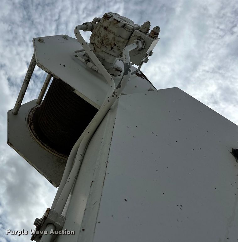 image for item EJ8956 2006 International  7400 crane truck