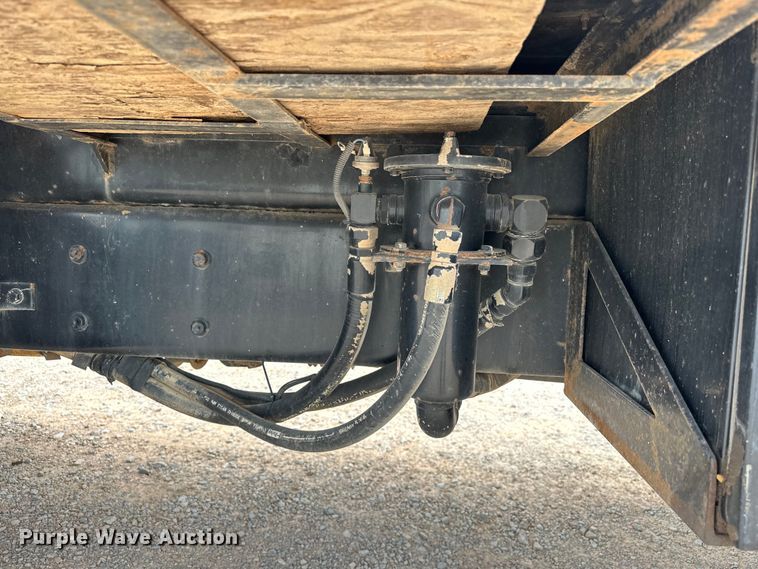 image for item EJ8956 2006 International  7400 crane truck