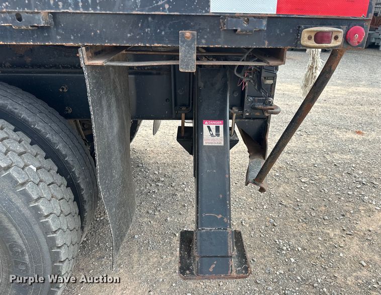 image for item EJ8956 2006 International  7400 crane truck